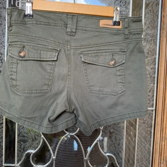 UNIONBAY Women's Olive Cargo Shorts - Picture 4 of 7